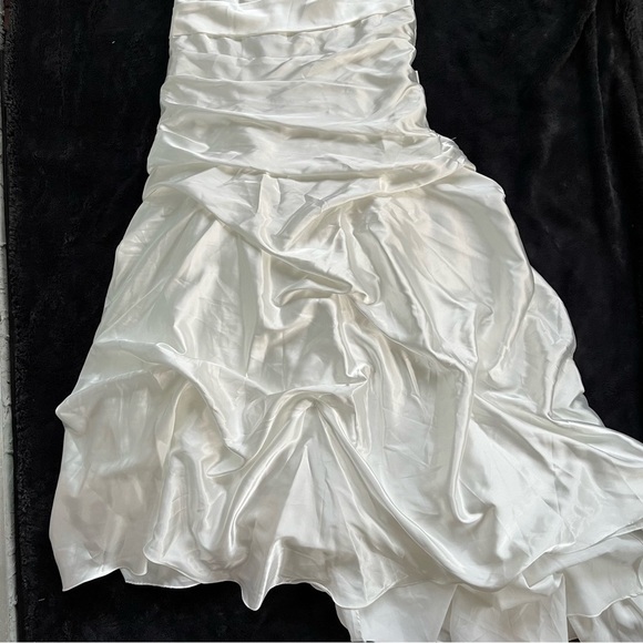 David's Bridal Ruched Strapless Wedding Dress Beadwork Accent White‎ Size 2 NEW - Picture 6 of 10